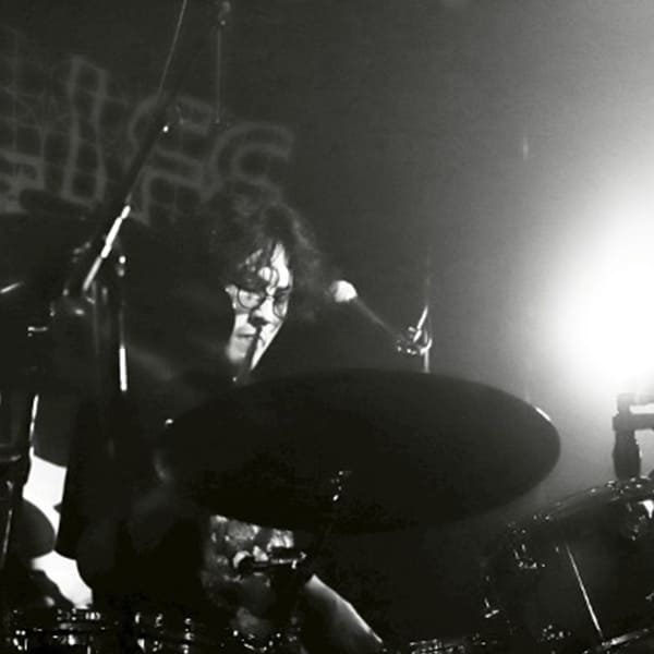 ドラム：伊藤 健二