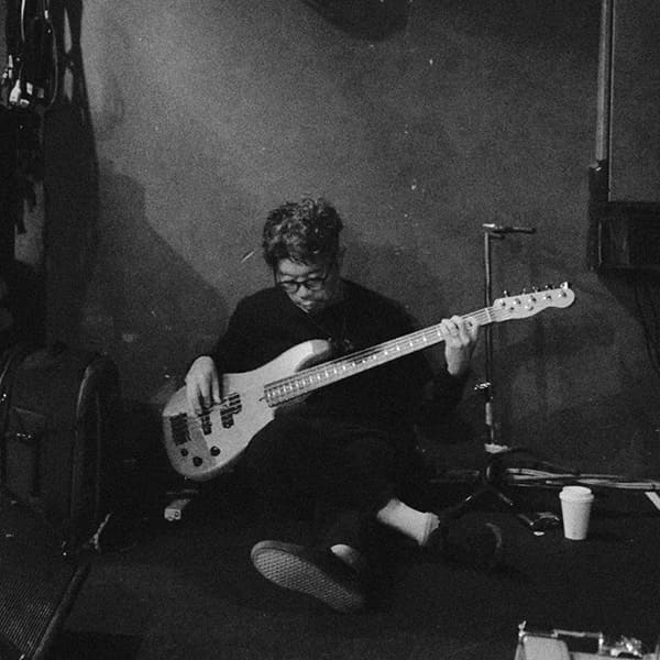 ベース：中西 道彦（Yasei Collective）